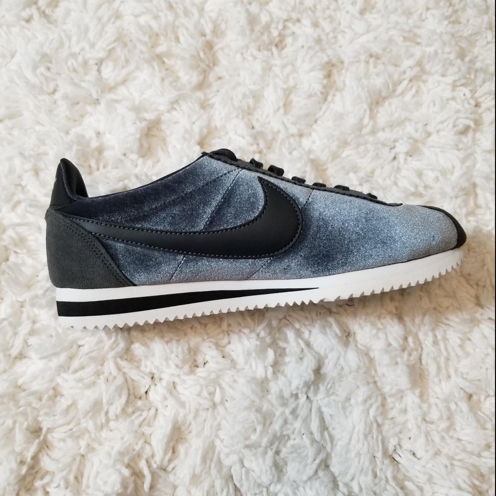 Nike Classic Cortez SE - Picture 3 of 6